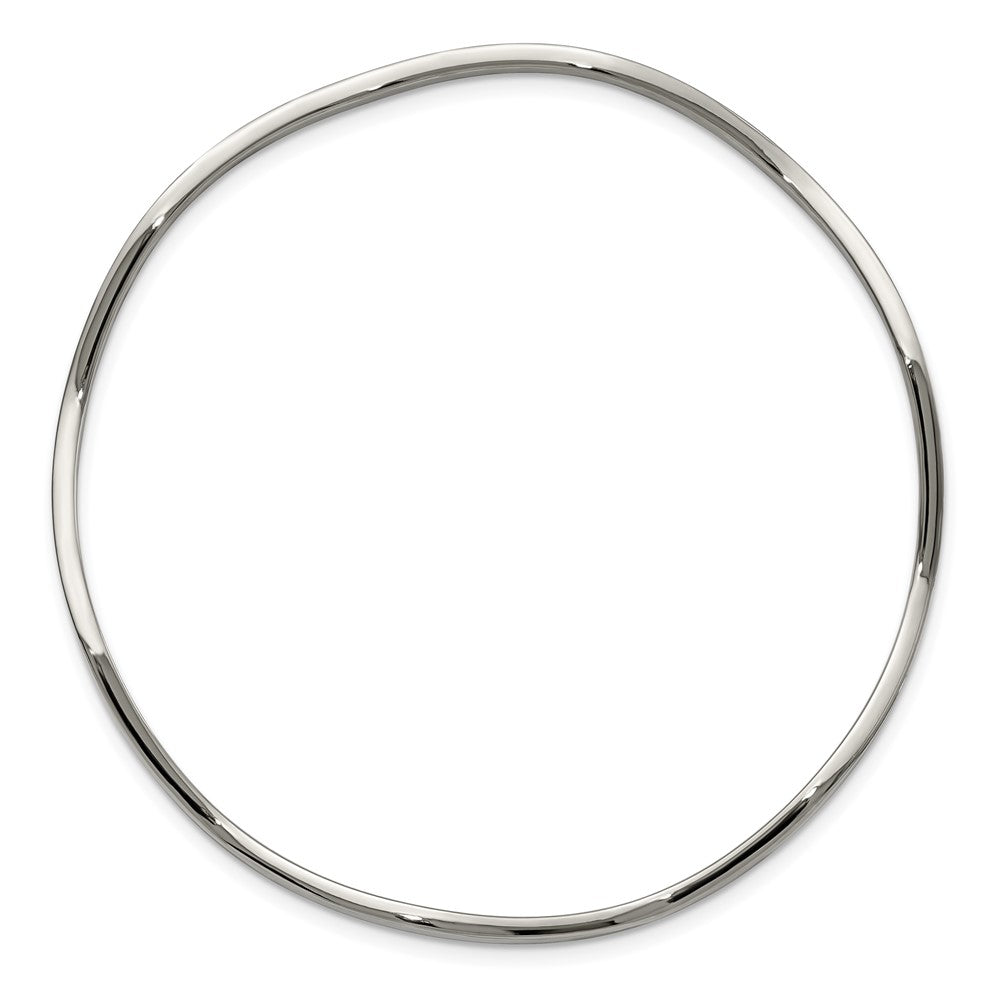 Alternate view of the 2mm Stainless Steel Polished Scalloped Bangle Bracelet by The Black Bow Jewelry Co.