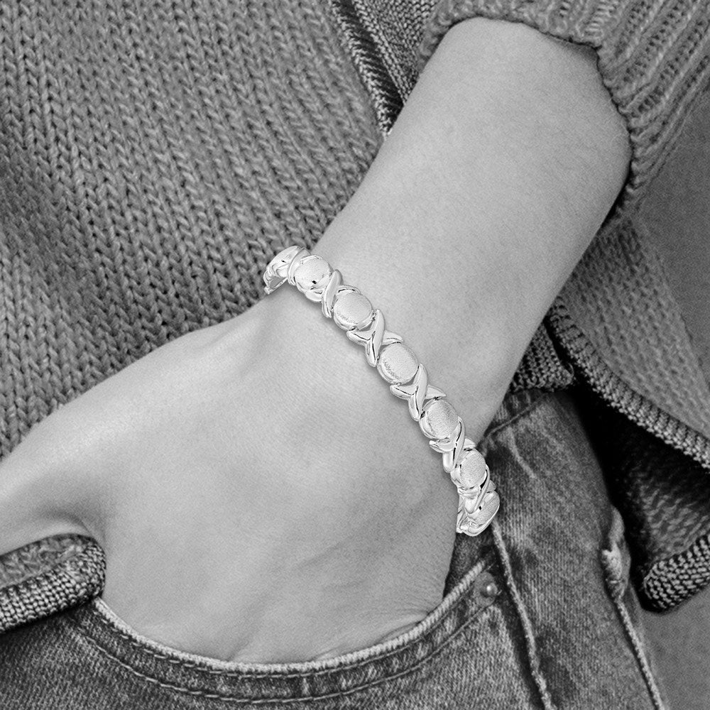 Alternate view of the 9mm Sterling Silver Polished X and Satin O Link 7 Inch Bracelet by The Black Bow Jewelry Co.