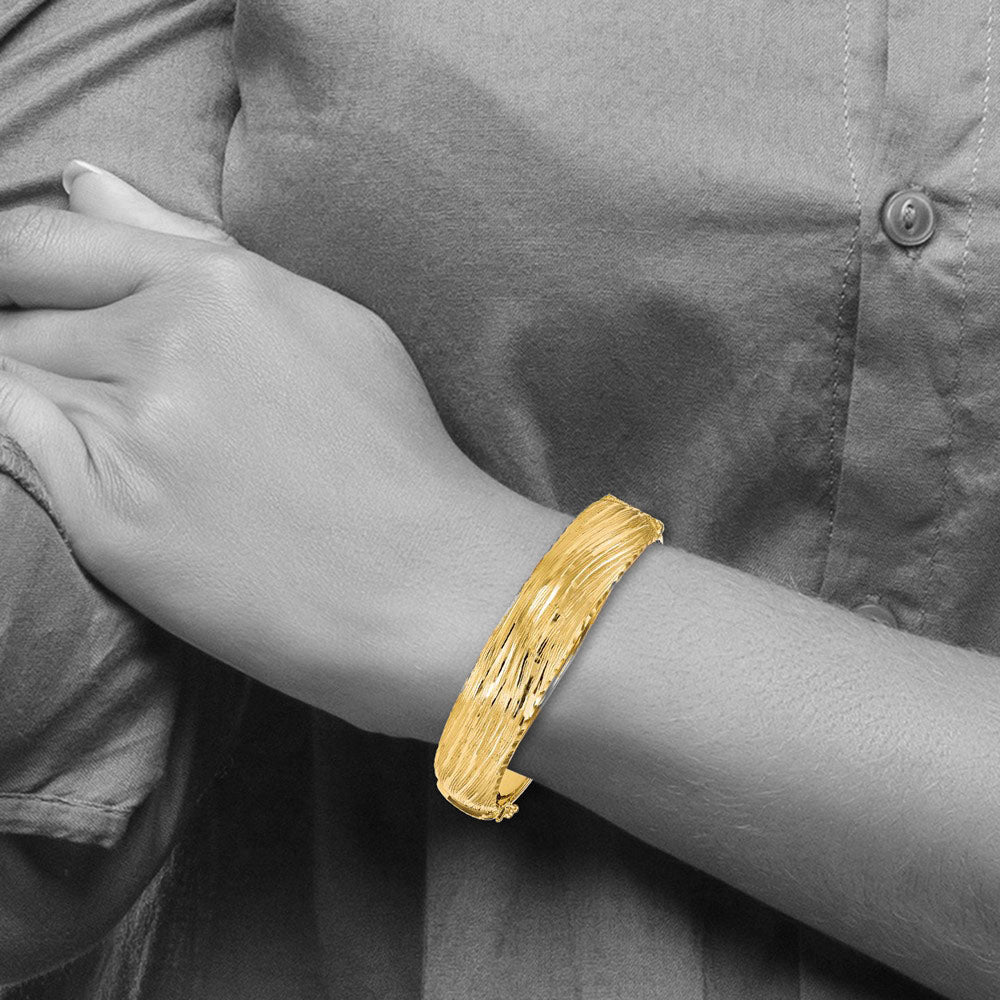 Alternate view of the 14.25mm 14k Yellow Gold Textured &amp; D/C Hinged Bangle Bracelet by The Black Bow Jewelry Co.