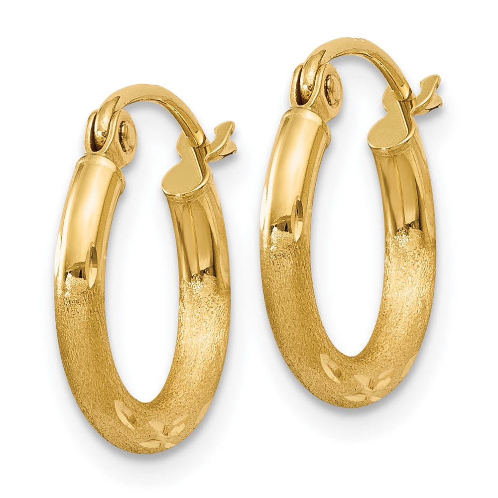Alternate view of the 2mm x 13mm 14k Yellow Gold Satin & Diamond-Cut Round Hoop Earrings by The Black Bow Jewelry Co.