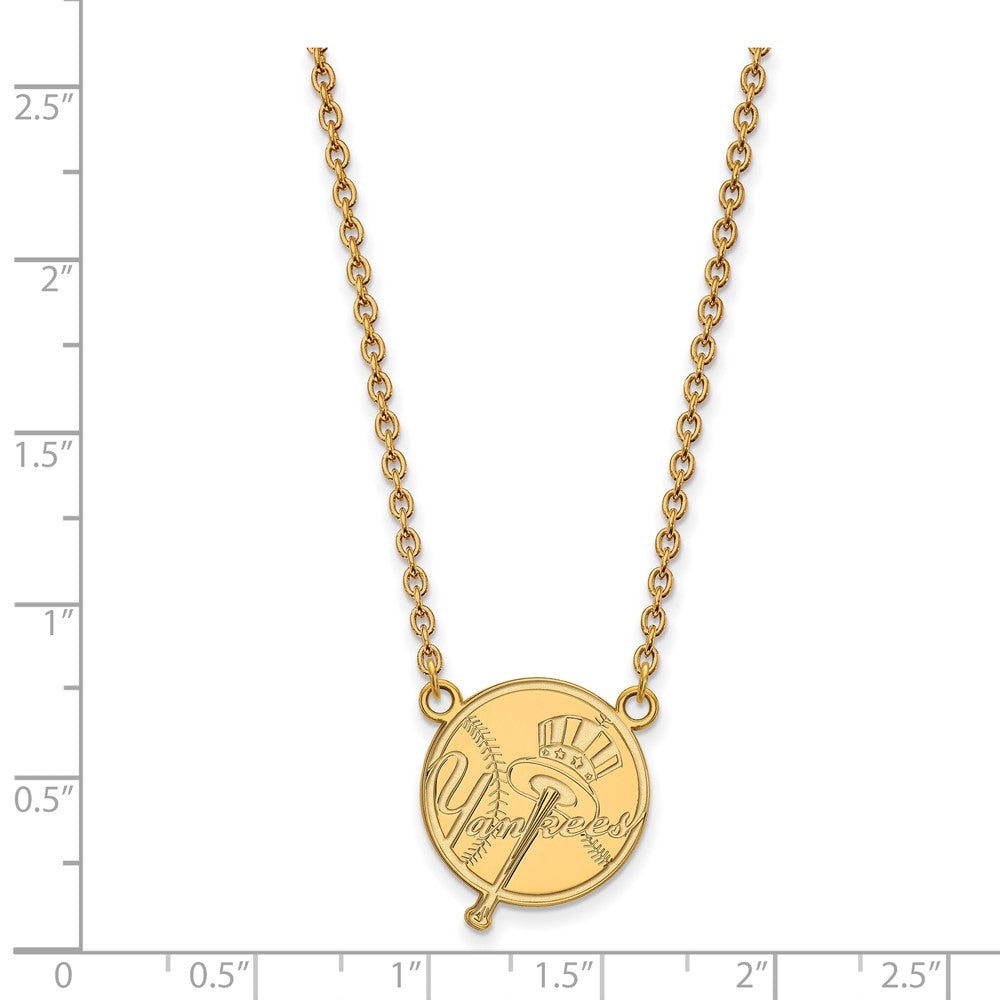 Alternate view of the 10K Yellow Gold MLB New York Yankees Medium Top Hat Necklace, 18 Inch by The Black Bow Jewelry Co.
