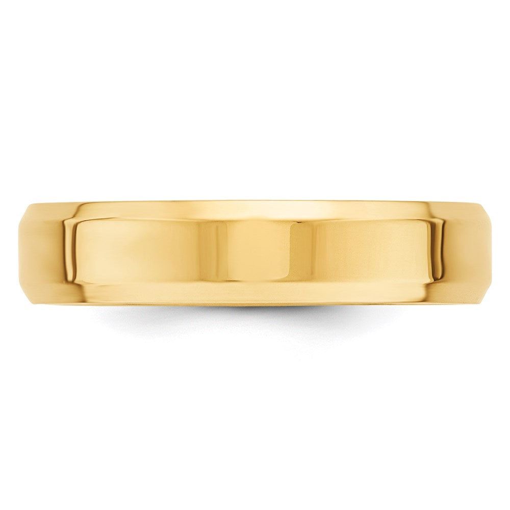 Alternate view of the 5mm 14K Yellow Gold Beveled Edge Comfort Fit Band, Size 4 by The Black Bow Jewelry Co.