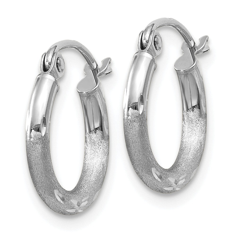 Alternate view of the 2mm x 13mm 14k White Gold Satin &amp; Diamond-Cut Round Hoop Earrings by The Black Bow Jewelry Co.