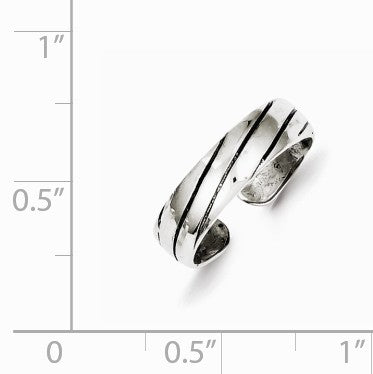 Alternate view of the Antiqued Grooved and Twisted Toe Ring in Sterling Silver by The Black Bow Jewelry Co.